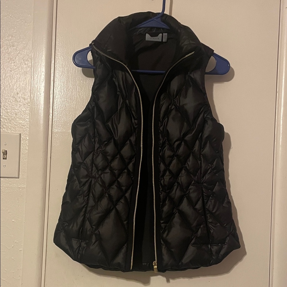 Athleta black vest with pockets zipper on